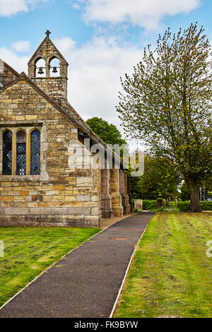 St Helen la chiesa parrocchiale in Bilton-in-Ainsty, Wetherby, nello Yorkshire, Inghilterra, Regno Unito. Foto Stock