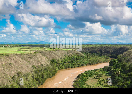 Tropical fiume Chavon, Repubblica Dominicana. vista superiore Foto Stock