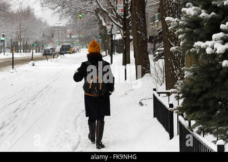 Montreal, Quebec, Canada. Il 7 marzo 2016. Canada Meteo: il Plateau in Montreal, Que. Canada, Marzo 7, 2016. Credito: Lee Brown/Alamy Live News Foto Stock