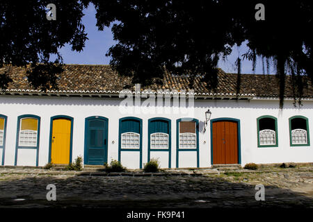 Dettagli colorati sulla facciata di case nella città storica di Paraty - RJ Foto Stock