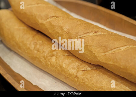 Baguette francese per la prima colazione pasto sulla linea a buffet Foto Stock