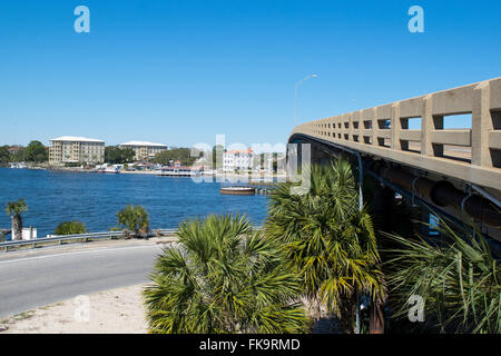 Una vista di Fort Walton Beach da Okala isola. Foto Stock