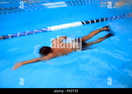 Formazione di nuoto in piscina semi olimpionica Athletic Association Academica Oswaldo Cruz Foto Stock