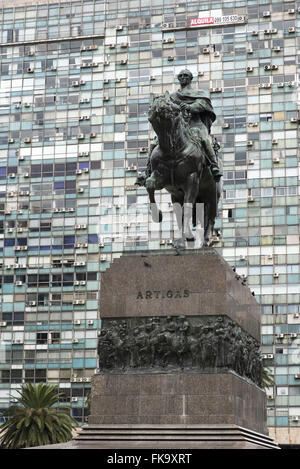 Statua equestre - Monmento di General José Gervasio Artigas in Piazza Indipendenza Foto Stock