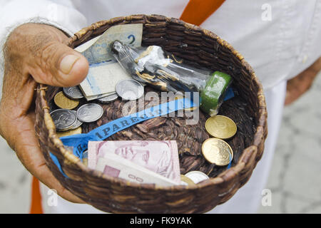 La raccolta di donazioni per la festa di San Benedetto Foto Stock