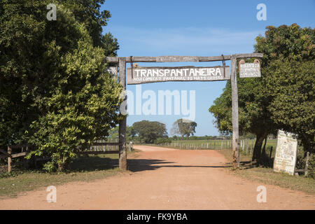 Portal da MT-060 Rodovia Transpantaneira Foto Stock