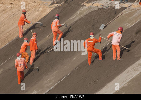 Applicazione di cemento di suolo nel canale di Sao Francisco fiume trasposizione - Lotto 3 Foto Stock