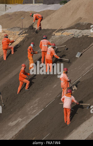 Applicazione di cemento di suolo nel canale di Sao Francisco fiume trasposizione - Lotto 3 Foto Stock