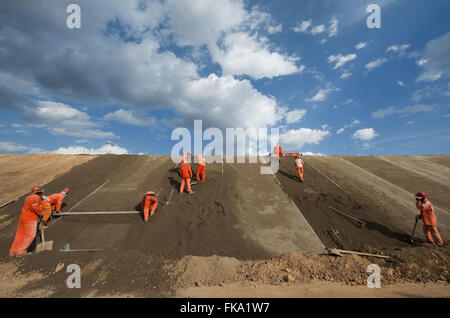 Applicazione di cemento di suolo nel canale di Sao Francisco fiume trasposizione - Lotto 3 Foto Stock