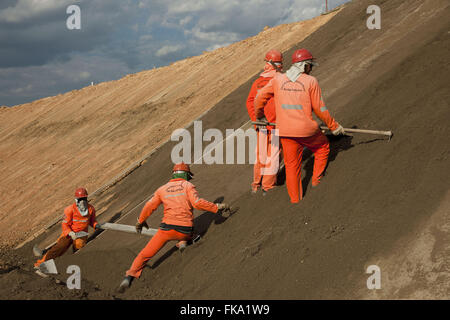 Applicazione di cemento di suolo nel canale di Sao Francisco fiume trasposizione - Lotto 3 Foto Stock