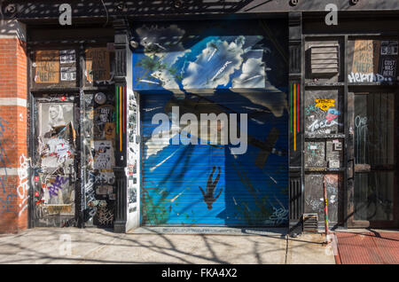 Coperto di graffiti artist studio nel Lower East Side di New York City Foto Stock