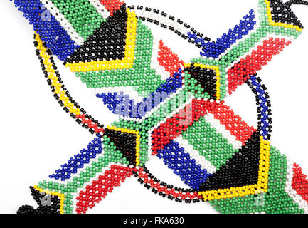 Close up studio shot cordone filettato lavorare nei colori del sud africana di bandiera su bianco Foto Stock