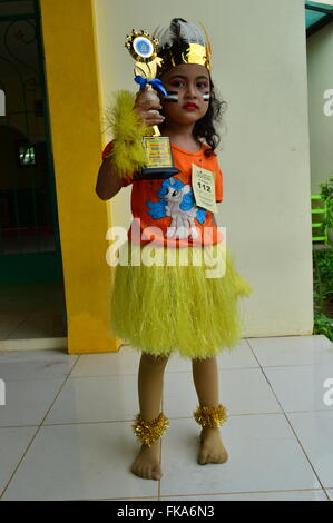 Danzando e cantando kids contest di Jakarta, Indonesia Foto Stock