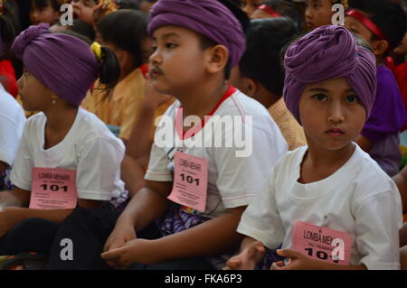 Danzando e cantando kids contest di Jakarta, Indonesia Foto Stock