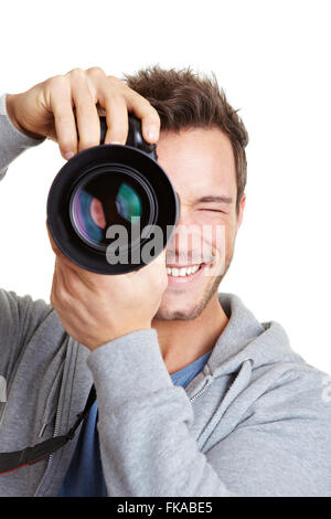 Giovane fotografo di scattare foto con una fotocamera digitale Foto Stock