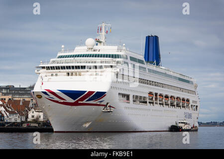 P&O NAVE DA CROCIERA Oriana ormeggiata nel porto di Stavanger, Norvegia. Foto Stock