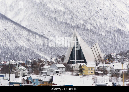 L'esterno della Cattedrale Artica (Tromsdalen Chiesa / Tromsøysund Chiesa) a Tromsø in Norvegia Foto Stock