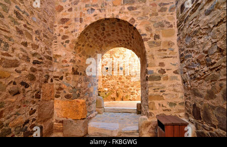 Portogallo Alentejo: Medievale porta del castello di Mértola Foto Stock