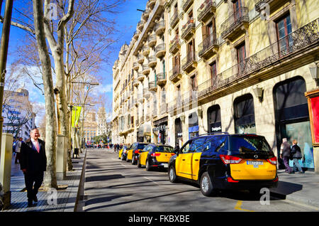 La stazione dei taxi. La Rambla, Barcelona, Catalogna, Spagna. Foto Stock