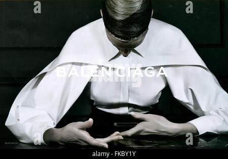 2010S UK Balenciaga Magazine annuncio pubblicitario Foto Stock