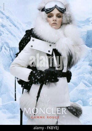 2010S UK Moncler Magazine annuncio pubblicitario Foto Stock