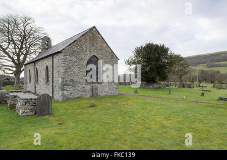 Tomba di Dafydd ap Gwilym, uno dei più noti del Galles di medievale poeti, sepolta sotto un albero di Yew a Strata Florida Abbey vicino Foto Stock