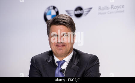 Monaco di Baviera, Germania. 07Th Mar, 2016. BMW AG CEO Harald Krueger assiste ad una conferenza stampa a Monaco di Baviera, Germania, 07 marzo 2016. La Bayerische Flugzeugwerke (lit. Aeromobili bavaresi opere) sono state fondate su 07 marzo 1916, che in seguito sono stati rinominati a Bayerische Motoren Werke (BMW, lit. Motore bavarese funziona). Foto: SVEN HOPPE/dpa/Alamy Live News Foto Stock