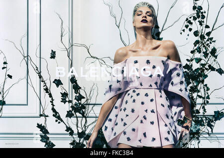 2010S UK Balenciaga Magazine annuncio pubblicitario Foto Stock