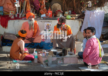 Sadhus in Pushkar, Ajmer, Rajasthan, India, Asia Foto Stock