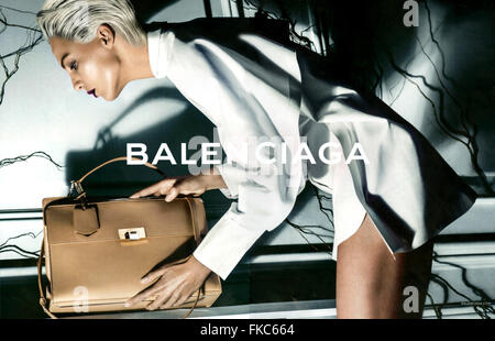 2010S UK Balenciaga Magazine annuncio pubblicitario Foto Stock