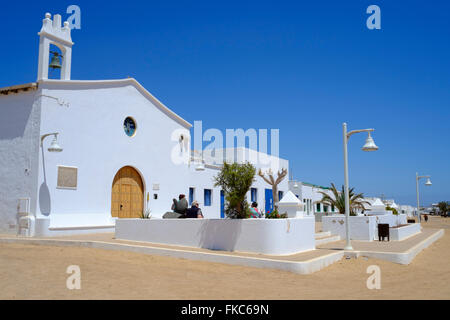 Chiesa bianca in Caleta de Sebo town, La Graciosa, Isole canarie, Spagna, Europa. Foto Stock