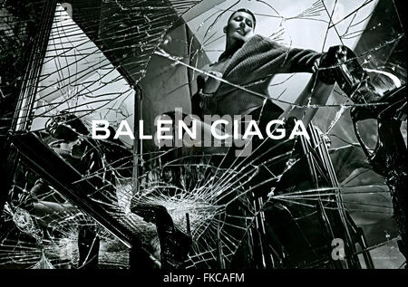 2010S UK Balenciaga Magazine annuncio pubblicitario Foto Stock