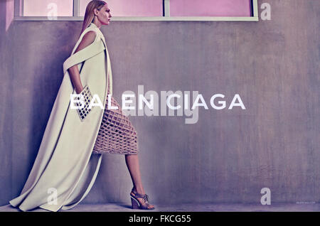 2010S UK Balenciaga Magazine annuncio pubblicitario Foto Stock