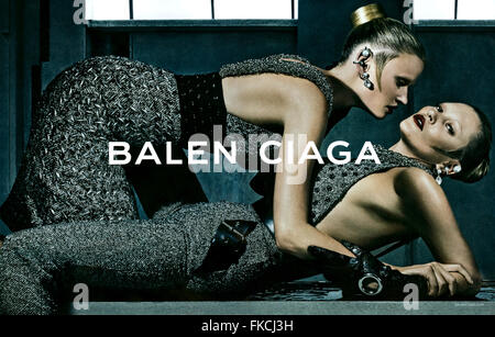 2010S UK Balenciaga Magazine annuncio pubblicitario Foto Stock