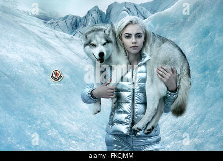 2010S UK Moncler Magazine annuncio pubblicitario Foto Stock