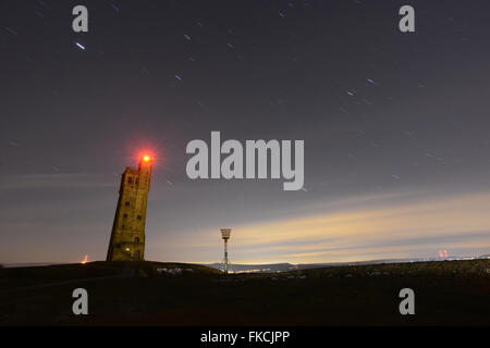 Victoria Tower, Castle Hill, Huddersfield, West Yorkshire, Regno Unito. Immagine: Scott Bairstow/Alamy Foto Stock