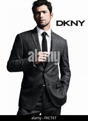 2010S UK DKNY Magazine annuncio pubblicitario Foto Stock