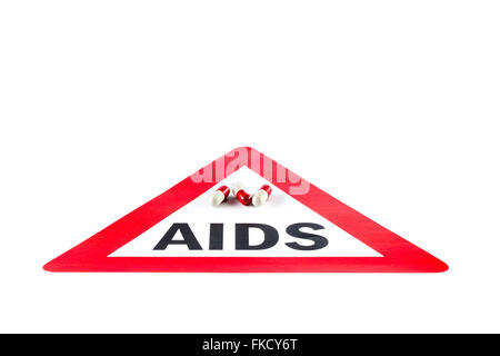 Stop AIDS e HIV, la capsula con il cartello di avviso Questioni sociali Foto Stock