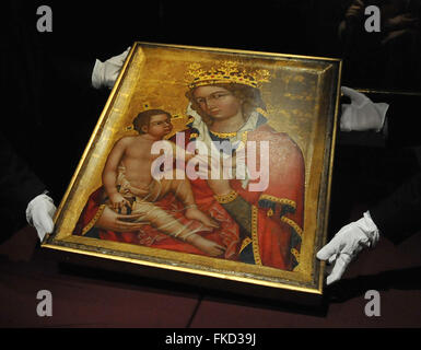 Brno, Repubblica Ceca. 08 Mar, 2016. Rari pittura medievale Madonna di Veveří oltre è raffigurato nel Museo Diocesano di Brno, in Repubblica Ceca, 8 marzo 2016. Essa verrà visualizzata dal 16 marzo. Credito: Igor Zehl/CTK foto/Alamy Live News Foto Stock