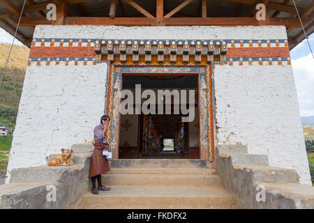 Ponte con la preghiera flags over Wang Chhu river a Thimphu Bhutan Foto Stock