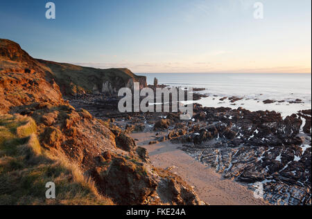 Bantham Beach e la pietra lunga. Sud prosciutti. Devon. Regno Unito. Foto Stock