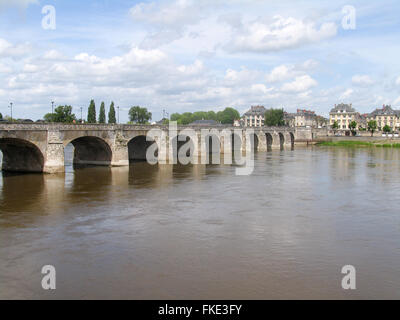 Ponte Cessart sul fiume Loira, Saumur. Foto Stock