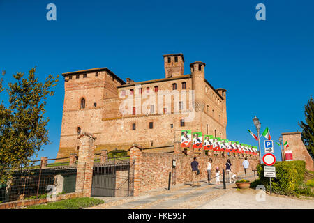 Grinzane Cavour Castello, Patrimonio Mondiale, vicino Barolo, strada del vino, Langhe Cuneo, Piemonte Italia Foto Stock