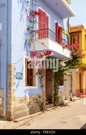 Dipinto di blu casa nella città di Chios, Chios, Grecia Foto Stock