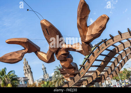 La scultura la gamba, da Xavier Mariscal, Moll de la Fusta, Port Vell di Barcellona. Foto Stock