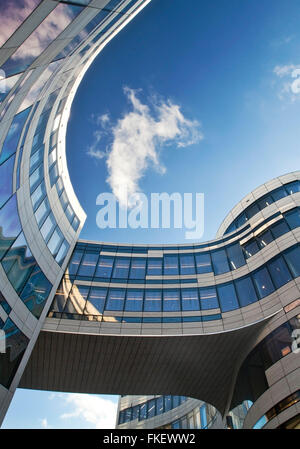 Ufficio e retail complesso chiamato Kö-Bogen, progettato dall'architetto Daniel Liebeskind, Düsseldorf, Renania settentrionale-Vestfalia Foto Stock