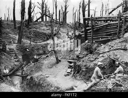 Battaglia delle Somme. Trincee della Somme durante la Prima Guerra Mondiale, c. 1916 Foto Stock