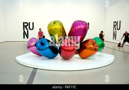 La scultura di Jeff Koons in mostra presso il Museo di ampia nel centro di Los Angeles Foto Stock