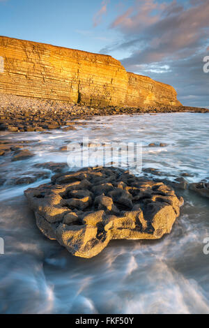 Magico tramonto a Nash Point - Costa del patrimonio, Galles del Sud Foto Stock