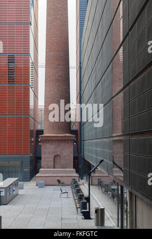 Chimney in Universitat Politecnica, Poble Nou. Barcellona. Foto Stock